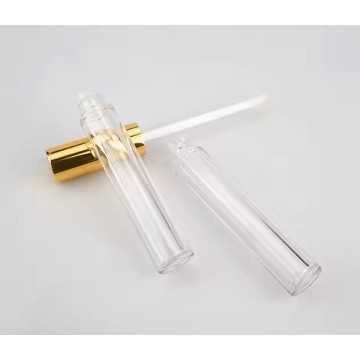 Tube de gloss et brillant à lèvres en plastique transparent avec applicateur intégré et capuchon métal doré - Fati Pack Emballag