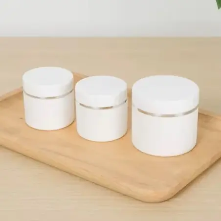 Pot en plastique pour crème avec couvercle blanc et bord argent – Plusieurs formats - Fati pack Emballage Cosmétique Maroc