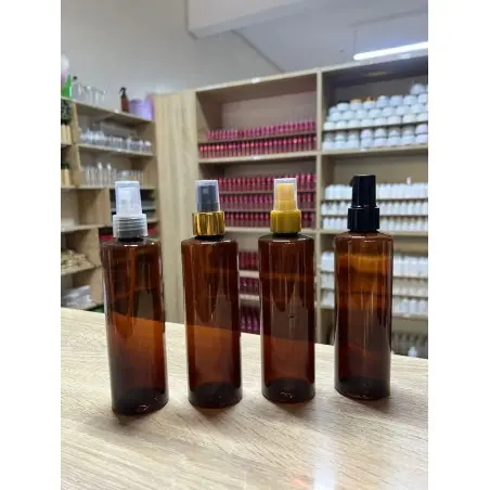 Flacons vaporisateurs en plastique PET marron ambré 200 ml avec bouchon spray de différentes couleurs - Fatipack Group Emballage
