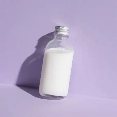Flacon 100 ml en verre transparent avec bouchon à vis hermétique argenté - Fatipack Group Emballage Maroc